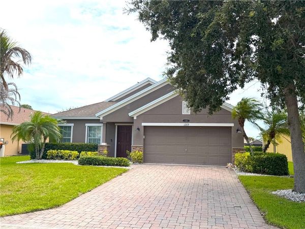 1269 Lexington Manor SW, Vero Beach, FL 32962