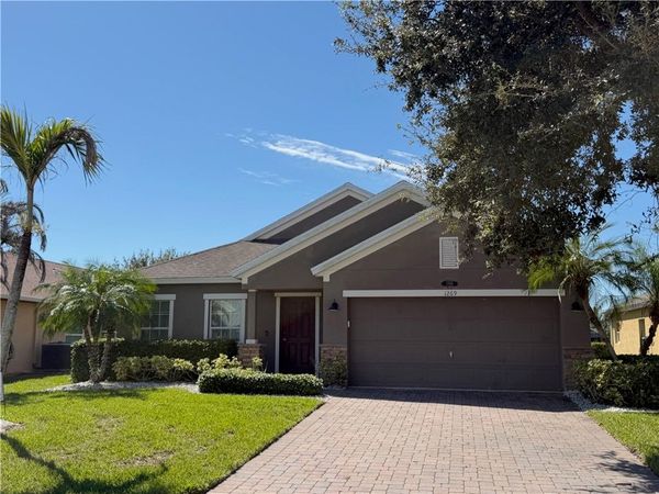 1269 Lexington Manor SW, Vero Beach, FL 32962
