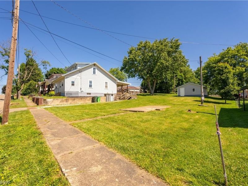 286 5th Street NW, Carrollton, OH 44615 Photo 2