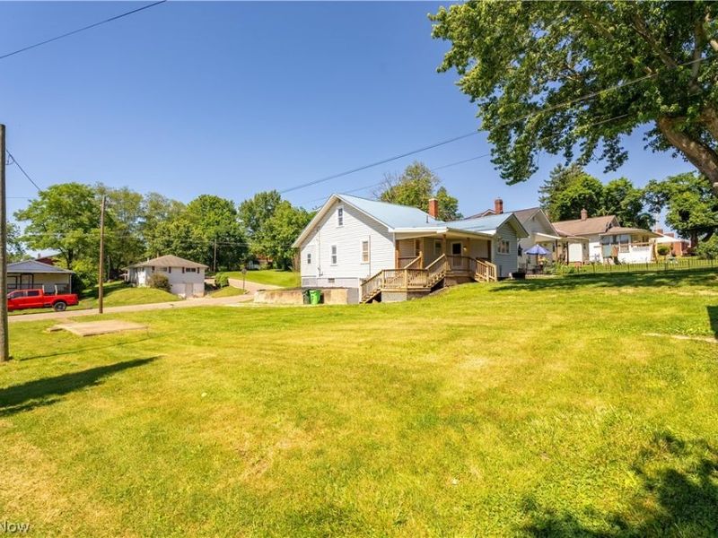 286 5th Street NW, Carrollton, OH 44615 Photo 3
