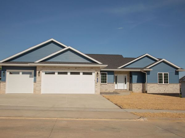 2282 Helle Drive, Asbury, IA 52002