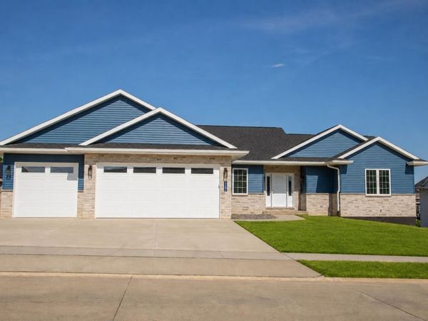 2282 Helle Drive, Asbury, IA 52002
