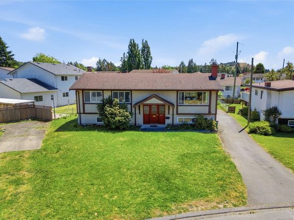 3971 Cedarwood St , Saanich, BC V8N 3N3