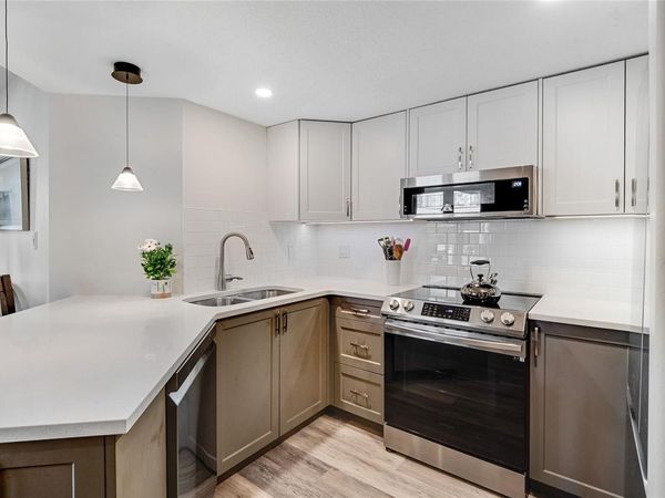 930 YATES St , Unit #402, Victoria, BC V8V 4Z3