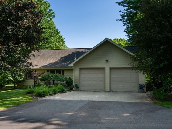 1083 El Camino Grande, Lake Isabella, MI 48893