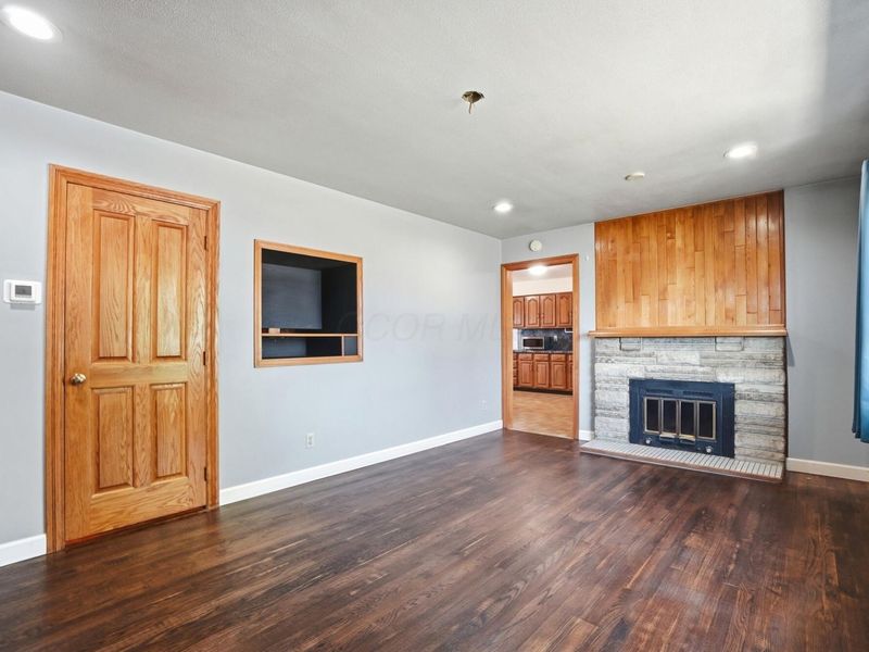 3169 Mary Avenue , Columbus, OH 43204 Photo 8