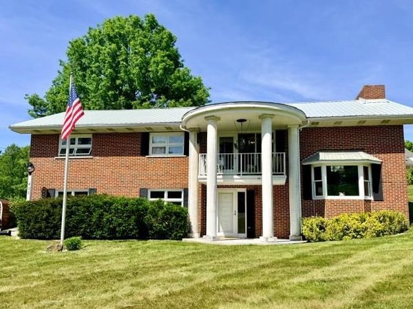 425 Stonewall Rd, BECKLEY, WV 25801