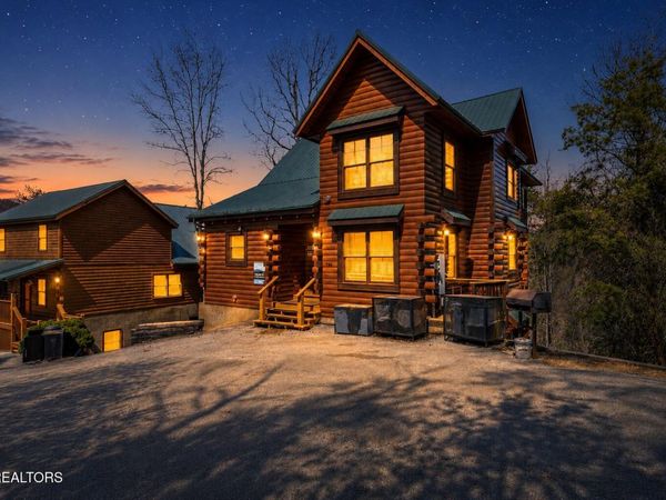 741 Chickasaw Gap Way, Pigeon Forge, TN 37863