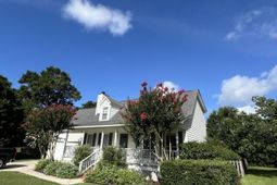 1136 Audubon Place photo 4