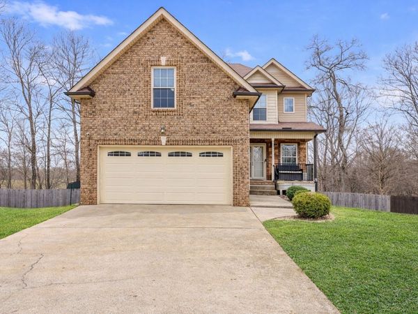 2720 Arthurs Ct, Clarksville, TN 37040