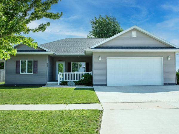 812 4th Street, Parkersburg, IA 50665