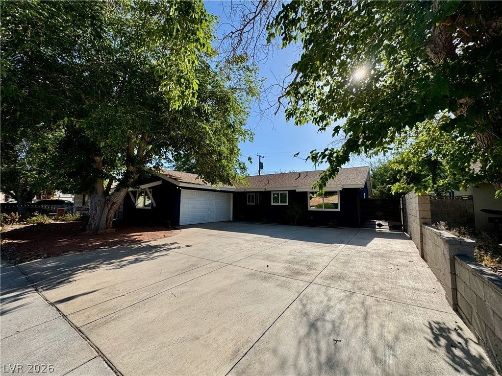 26 Zircon Circle , Las Vegas, NV 89106