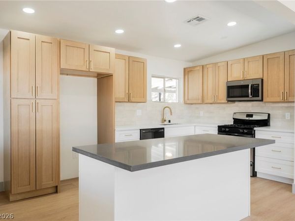 1124 Nassau Drive , Las Vegas, NV 89108