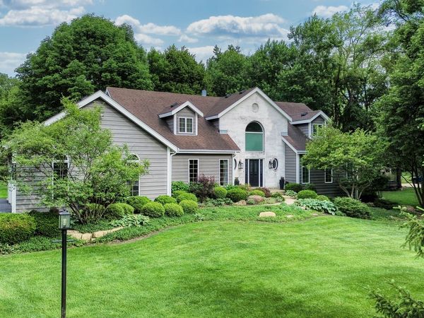 2S025 Twin Oaks Drive, Wheaton, IL 60189