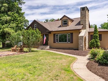 1220 54 Street Court, Moline, IL 61265