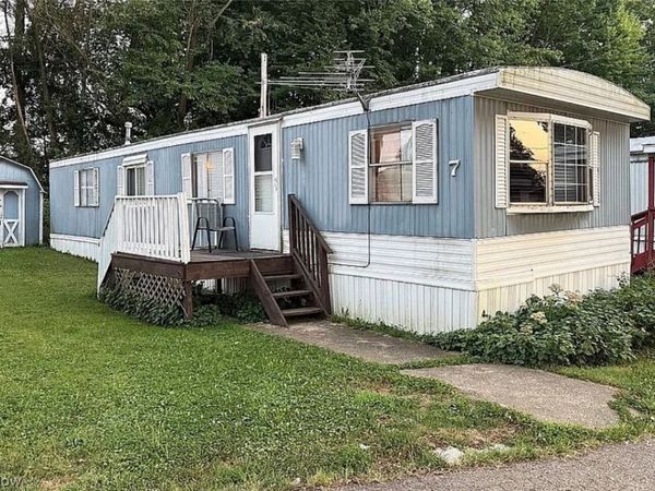 4287 Manchester Avenue NW, Unit 7, North Lawrence, OH 44666