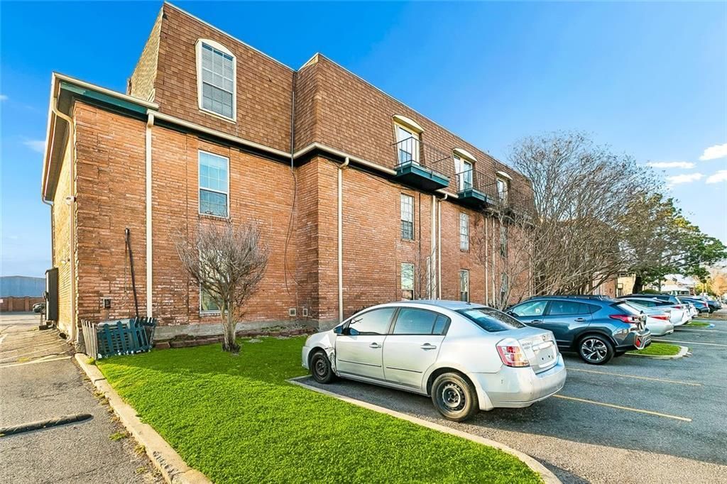 3126 EDENBORN Avenue  Metairie, LA 