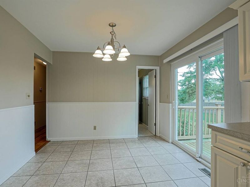 8574 Linderwood Lane, Cincinnati, OH 45255 Photo 12