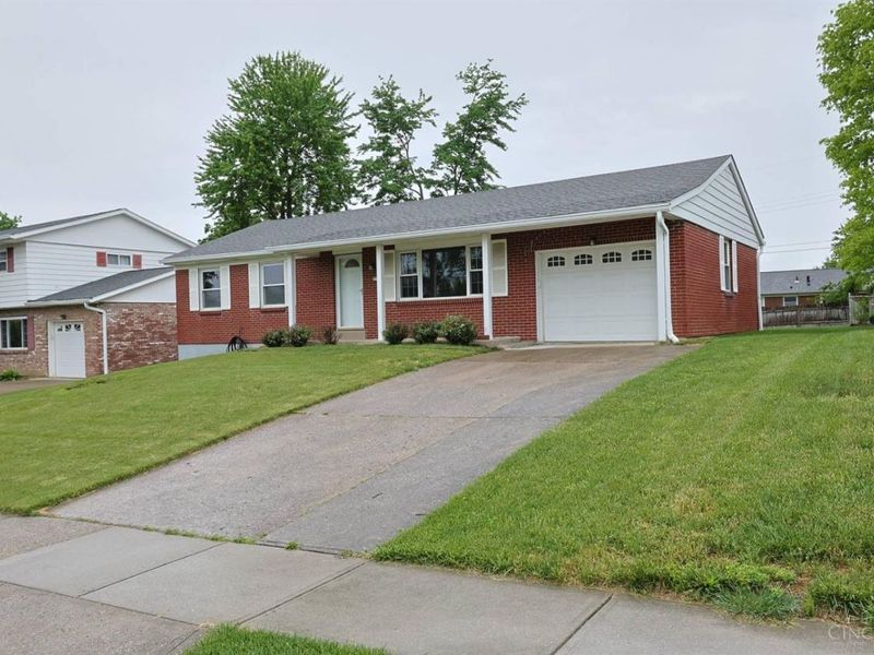 8574 Linderwood Lane, Cincinnati, OH 45255 Photo 2