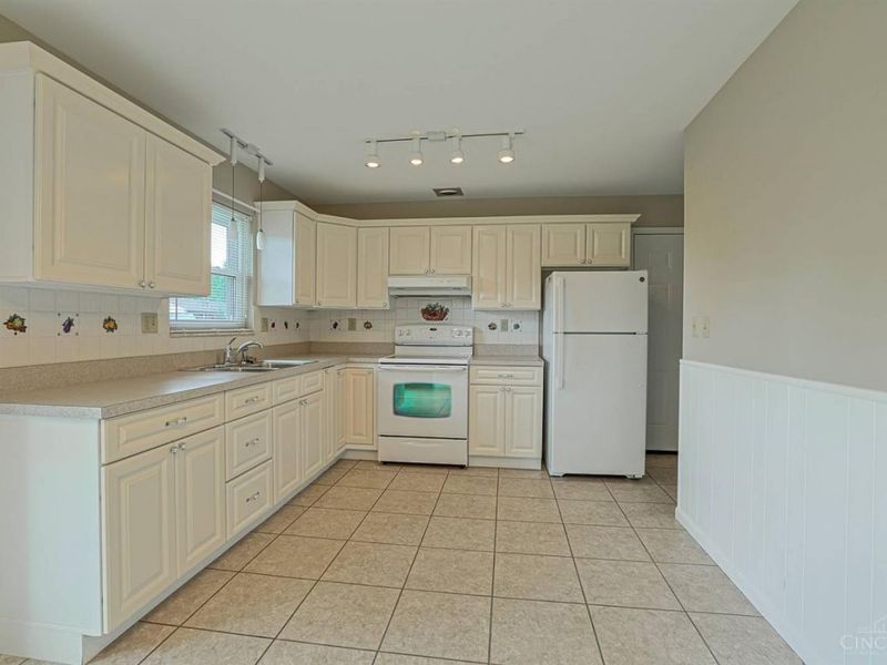 8574 Linderwood Lane, Cincinnati, OH 45255 Photo 9