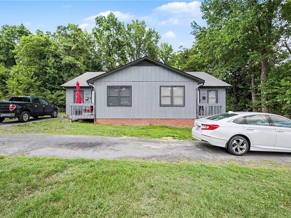 607 & 609 Brookdale Drive , Thomasville, NC 27360