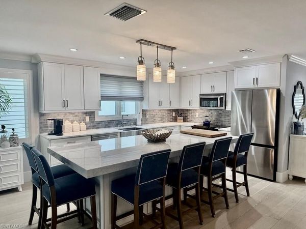 225 5th AVE S, Unit 103, NAPLES, FL 34102