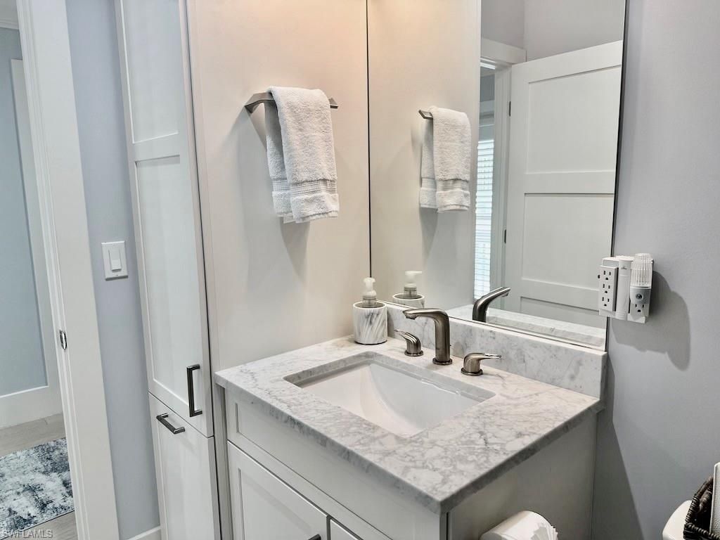 225 5th Ave S, Unit 103, Naples, FL 34102 Photo