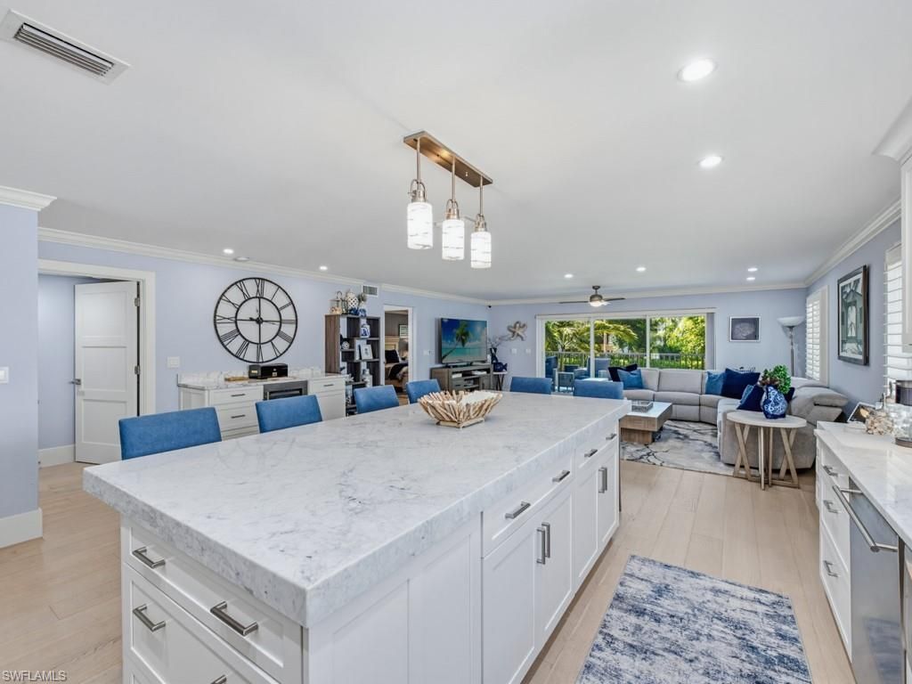 225 5th Ave S, Unit 103, Naples, FL 34102 Photo