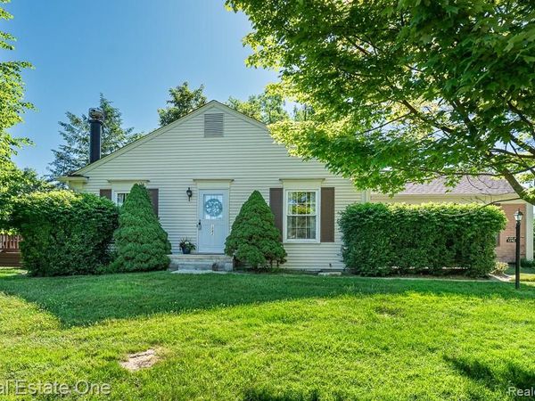 1242 Kings Cove Court, Rochester Hills, MI 48306