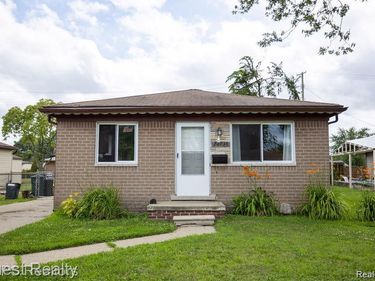 22730 Masonic Boulevard, St. Clair Shores, MI 48082