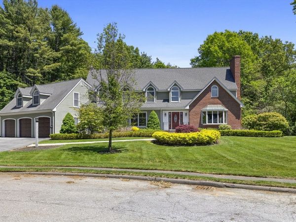 3 Russell Rd, Lynnfield, MA 01940