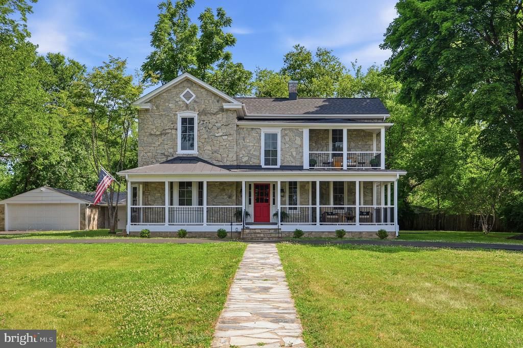 105 E Washington Street, Remington, VA 22734 Main Photo