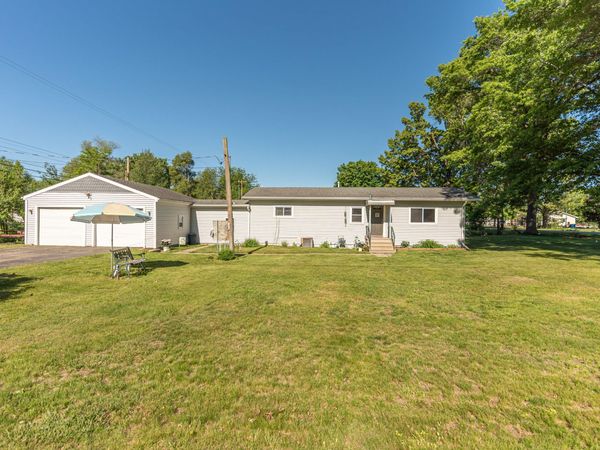 9437 Cady Road, Jackson, MI 49201