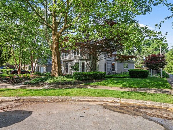 1047 Orchard Avenue SE, East Grand Rapids, MI 49506