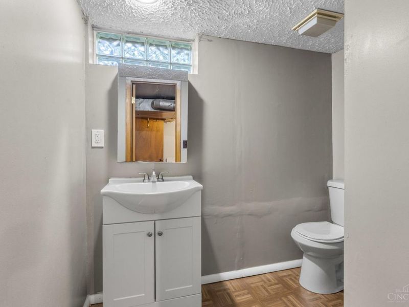 6916 Kleindale Avenue, Cincinnati, OH 45231 Photo 32
