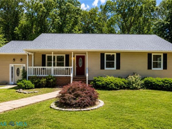 8253 Manor Drive , Gloucester, VA 23061