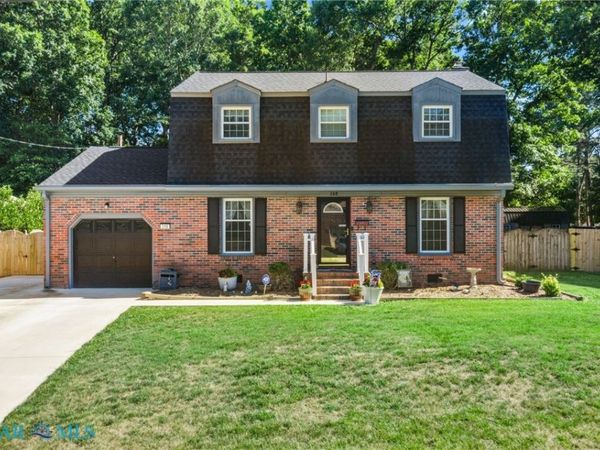 318 Williamsburg Court , Newport News, VA 23606