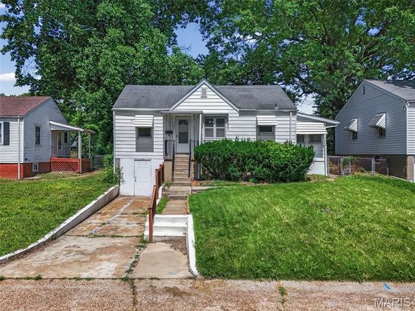 5625 Curry Avenue , St Louis, MO 63136