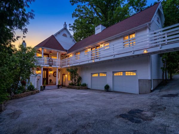 201 Spectacle Drive , Valparaiso, IN 46383
