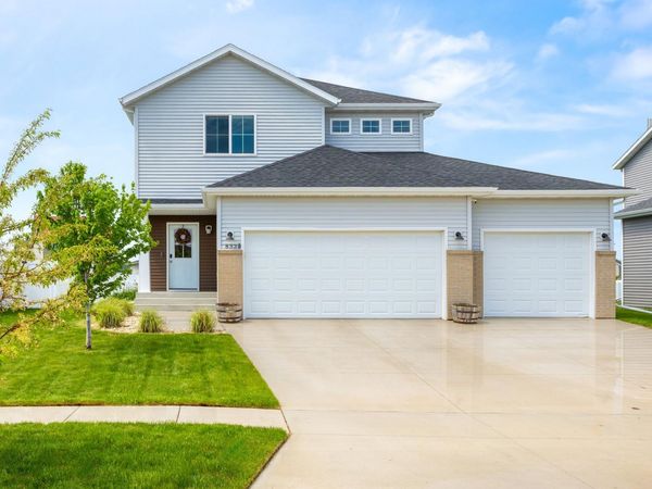833 Albert Drive W, West Fargo, ND 58078