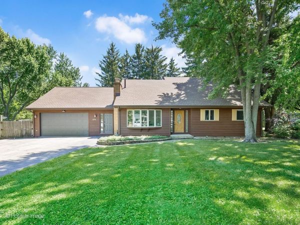 375 W Woodworth Place , Roselle, IL 60172