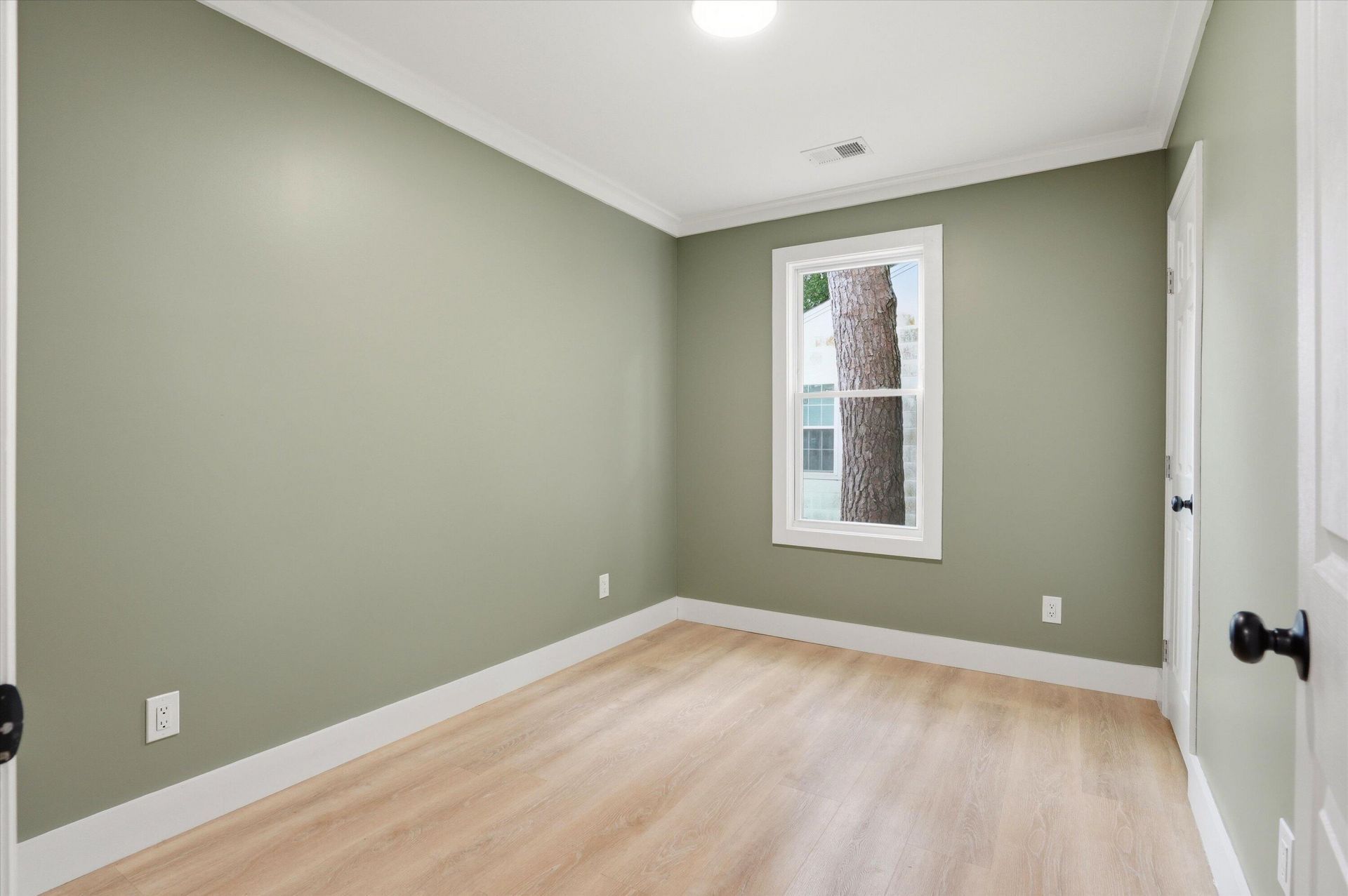 2306 Kent Avenue Photo 15