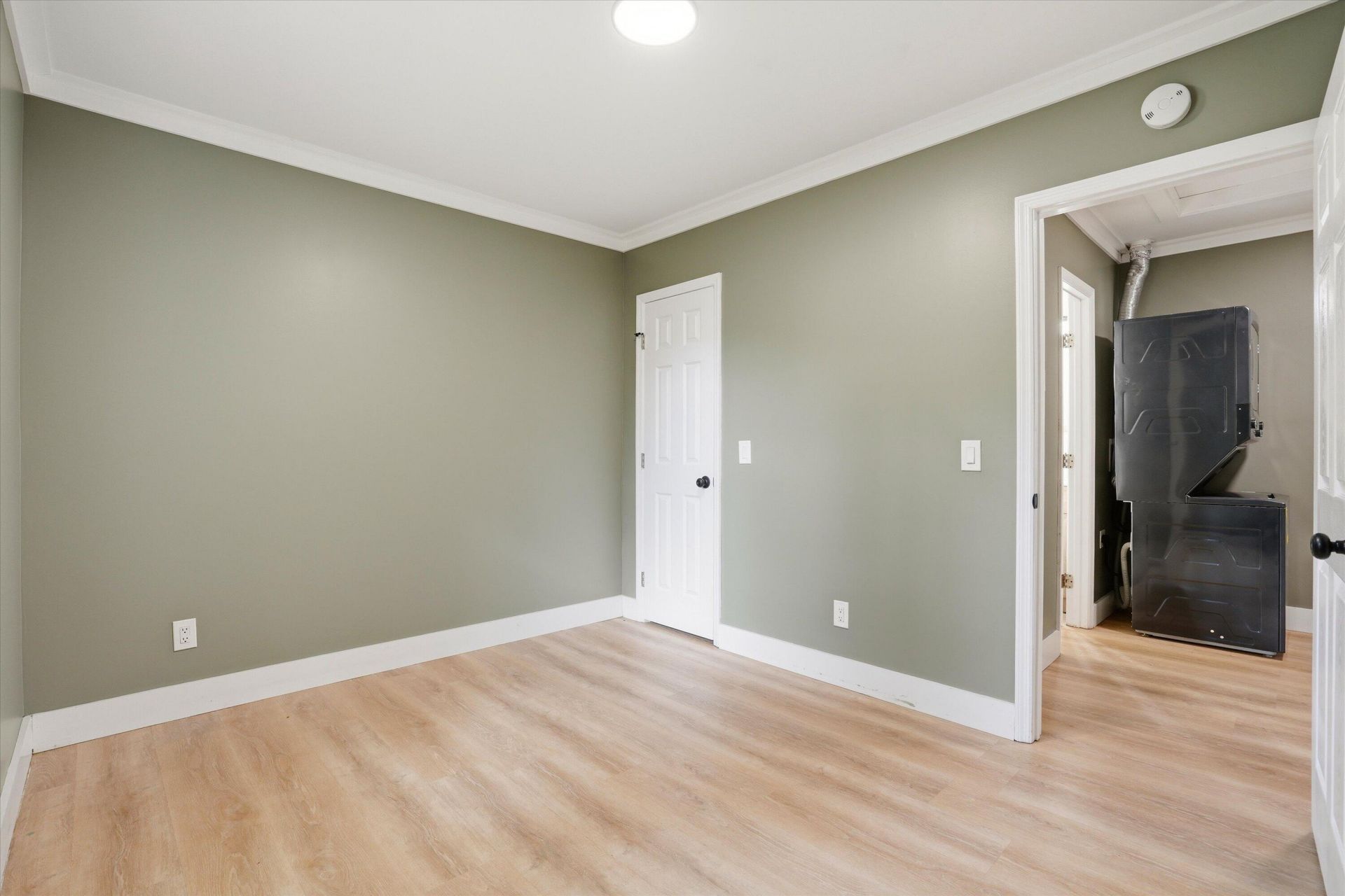 2306 Kent Avenue Photo 16