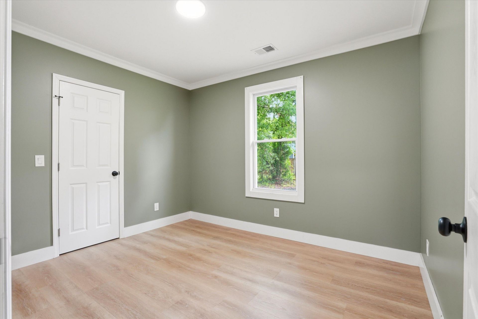 2306 Kent Avenue Photo 17