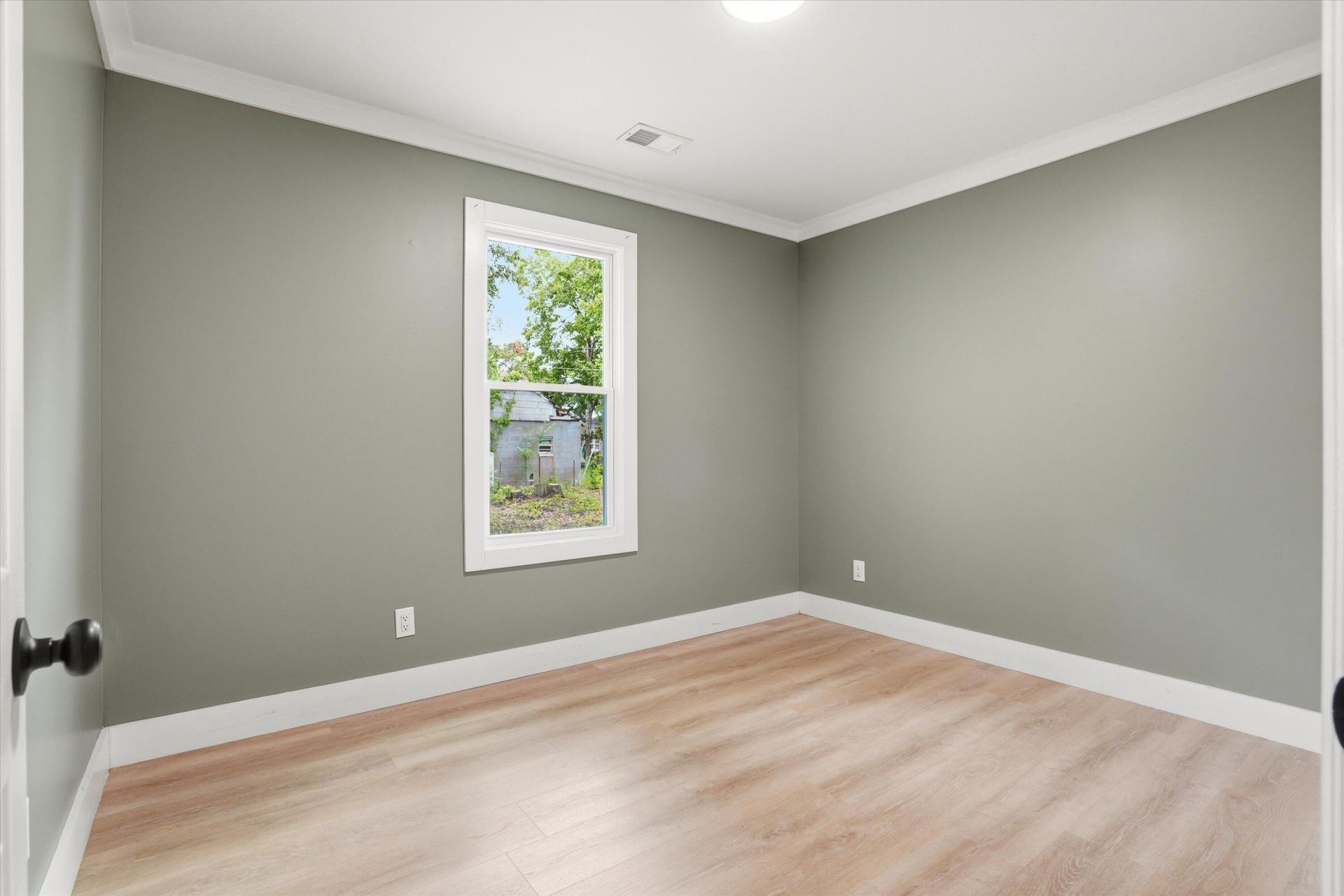 2306 Kent Avenue Photo 18