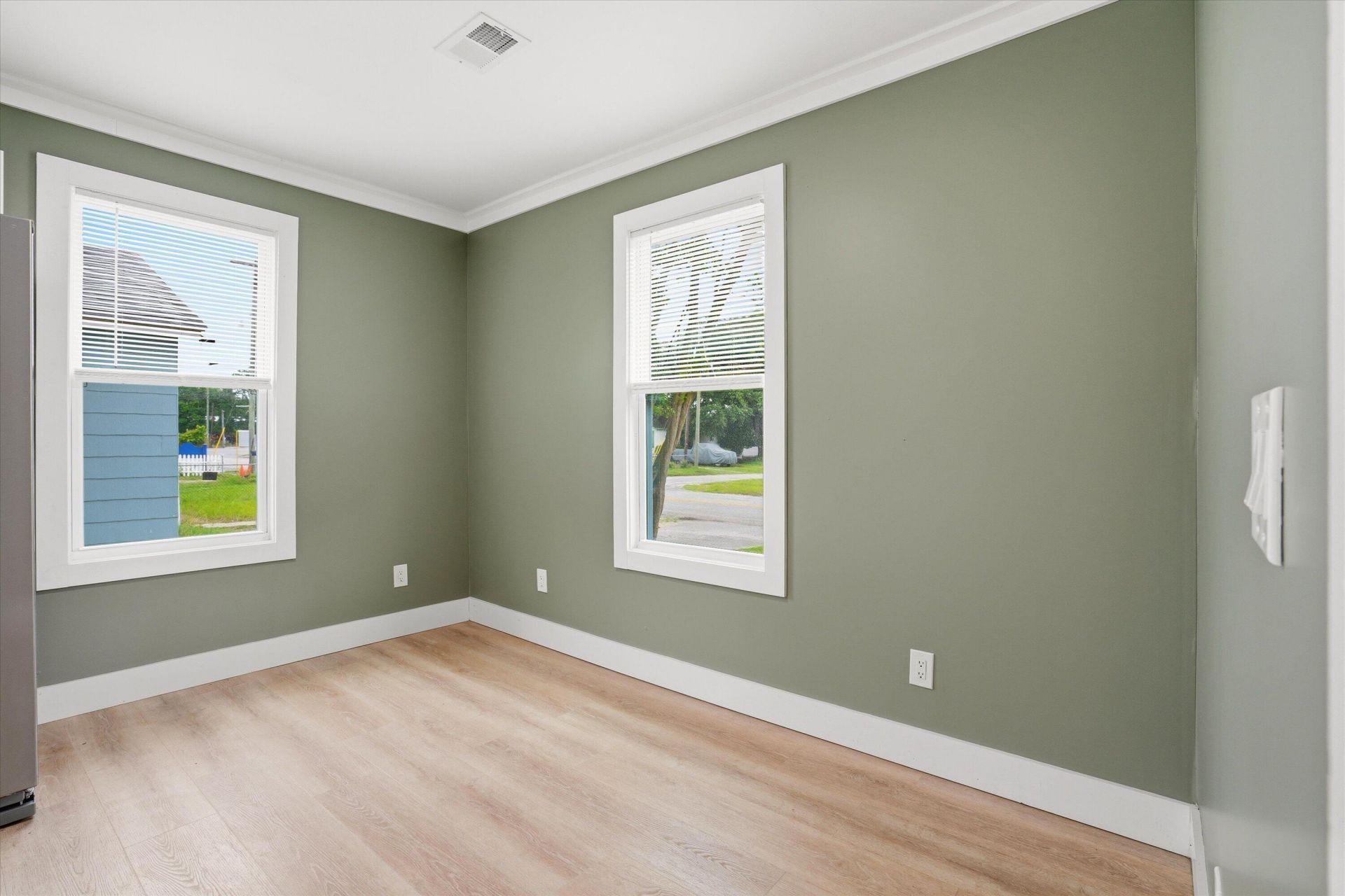 2306 Kent Avenue Photo 19