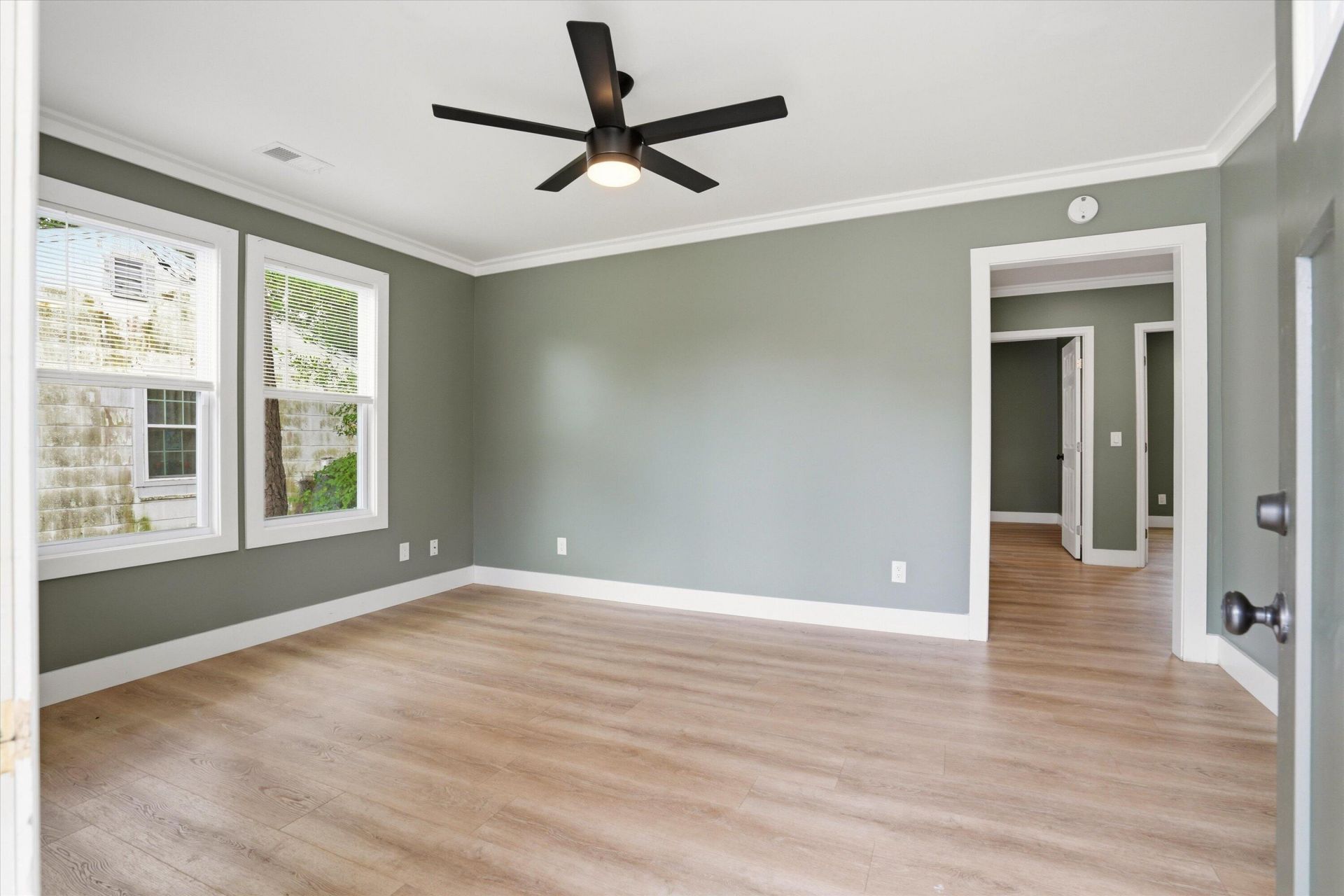 2306 Kent Avenue Photo 4