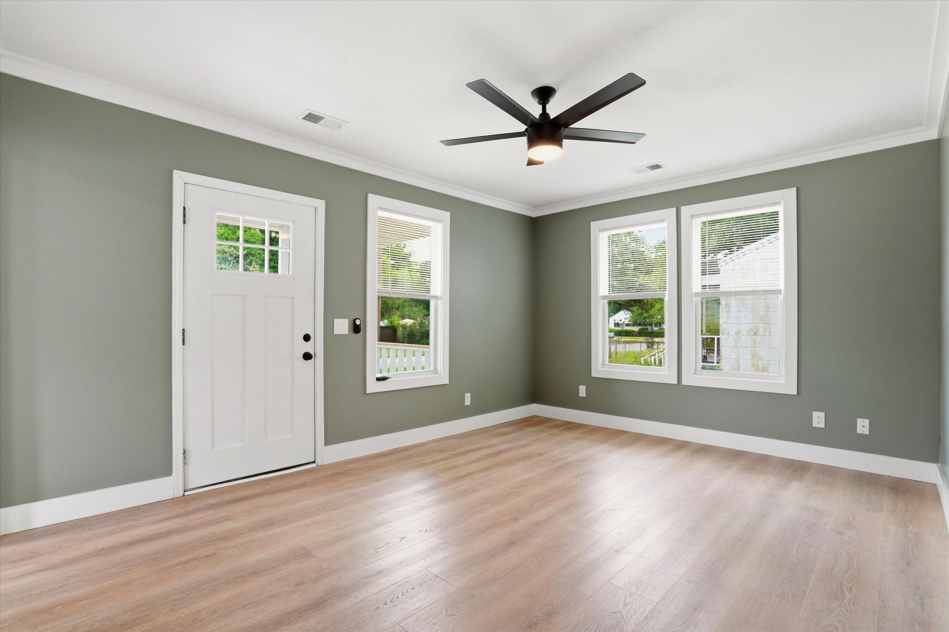 2306 Kent Avenue Photo 6