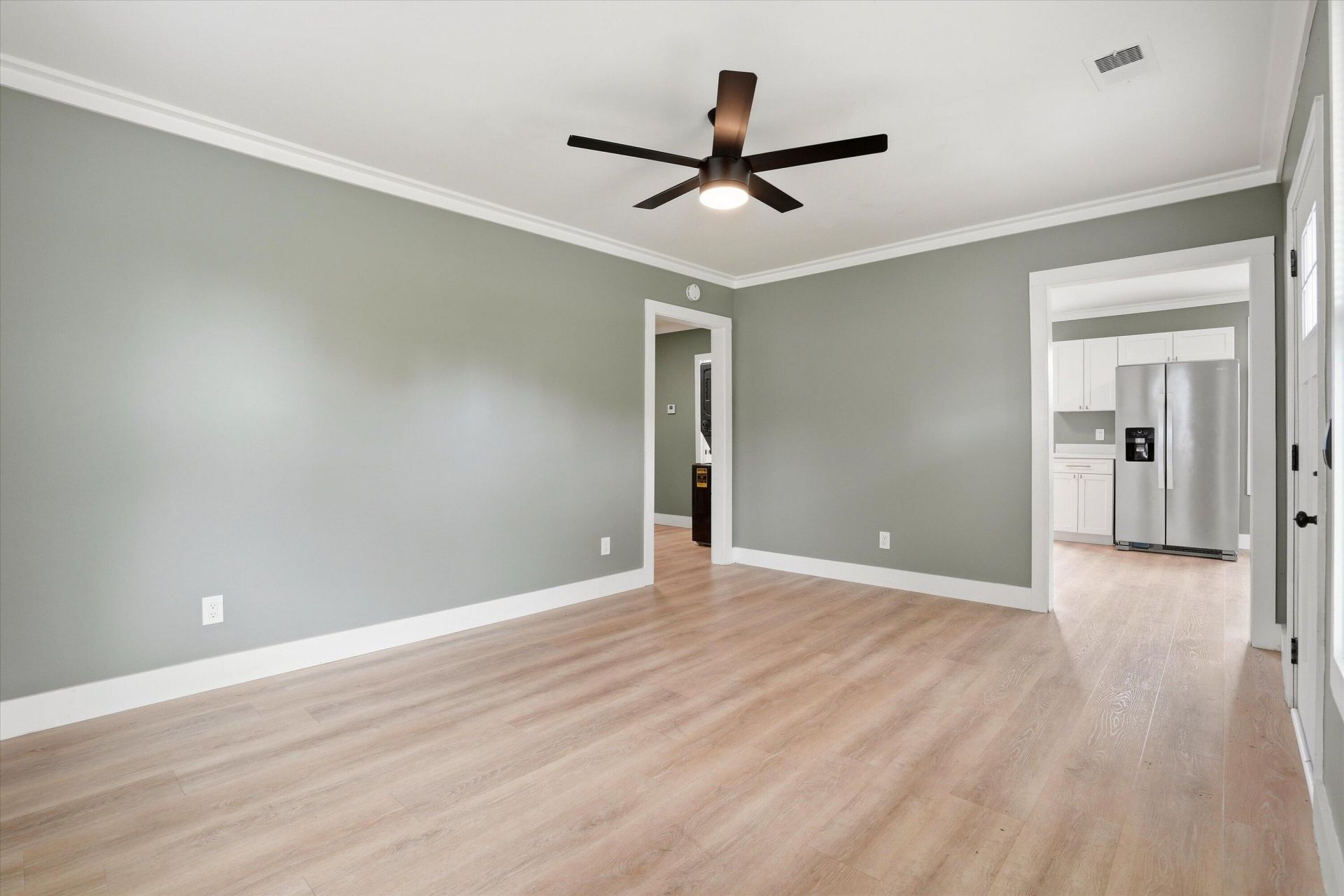 2306 Kent Avenue Photo 7