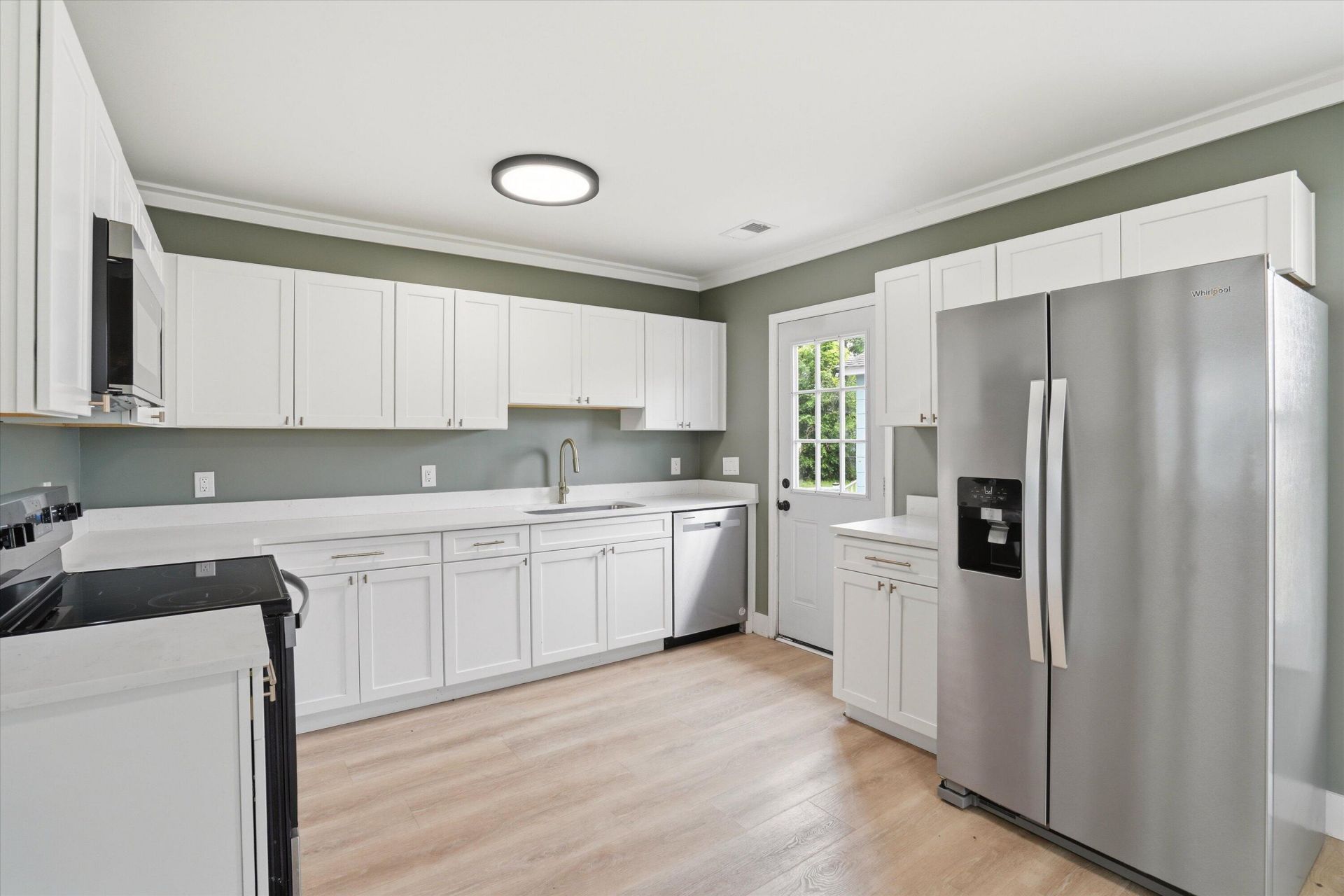 2306 Kent Avenue Photo 9